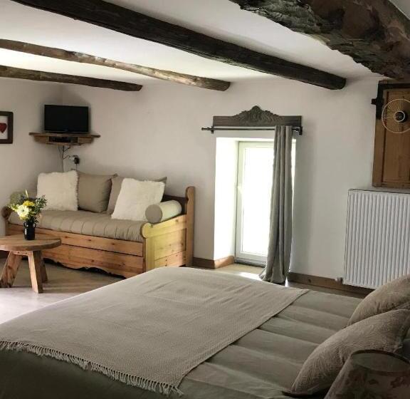 غرفة قياسية ثلاثية مطلة علي الحديقة, La Perle De La Lauzière, Chambres D Hôtes