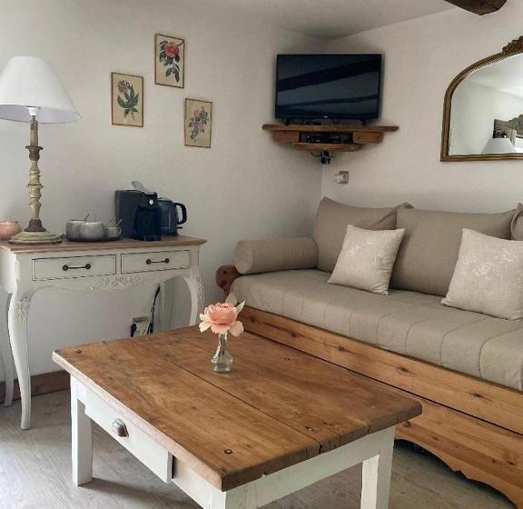 غرفة قياسية ثلاثية مطلة علي الحديقة, La Perle De La Lauzière, Chambres D Hôtes