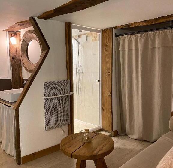 Трехместный Номер Стандарт с Видом, La Perle De La Lauzière, Chambres D Hôtes