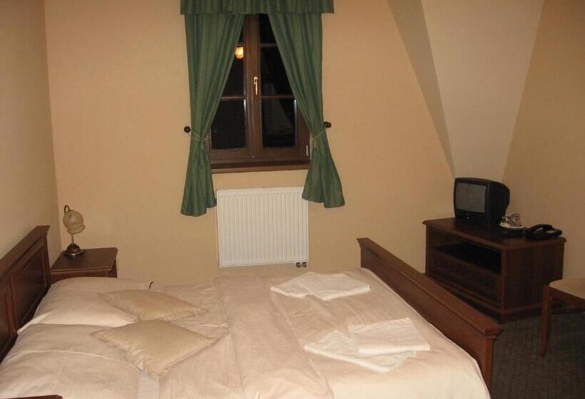 Háromágyas Standard Szoba, Lovecký Zámeček