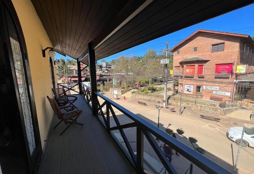 1 Bedroom Penthouse Apartment, Banyvas Chalés