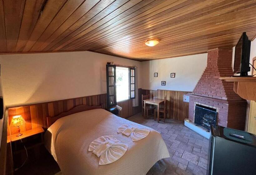 1 Bedroom Penthouse Apartment, Banyvas Chalés