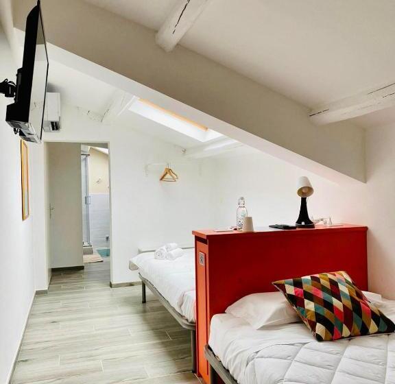 标准间, Residenza 8