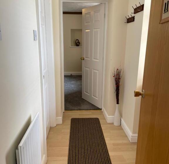 חדר סטנדרט מותאם לאדם עם מוגבלויות, Bron Menai Guest House