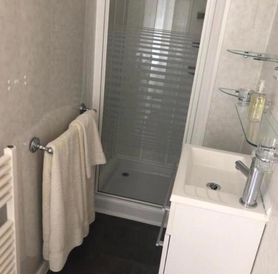 Quarto standard, Bron Menai Guest House