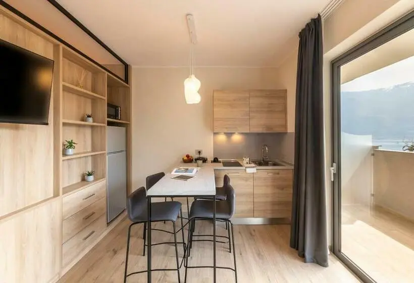 デラックススタジオ, Evo Suites Apartments