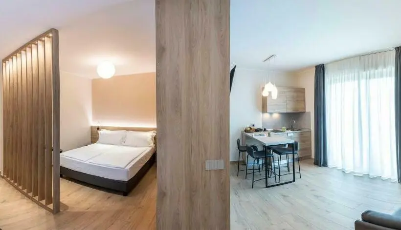 デラックススタジオ, Evo Suites Apartments