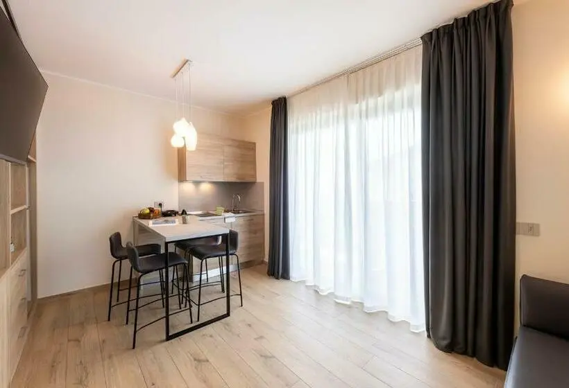 デラックススタジオ, Evo Suites Apartments