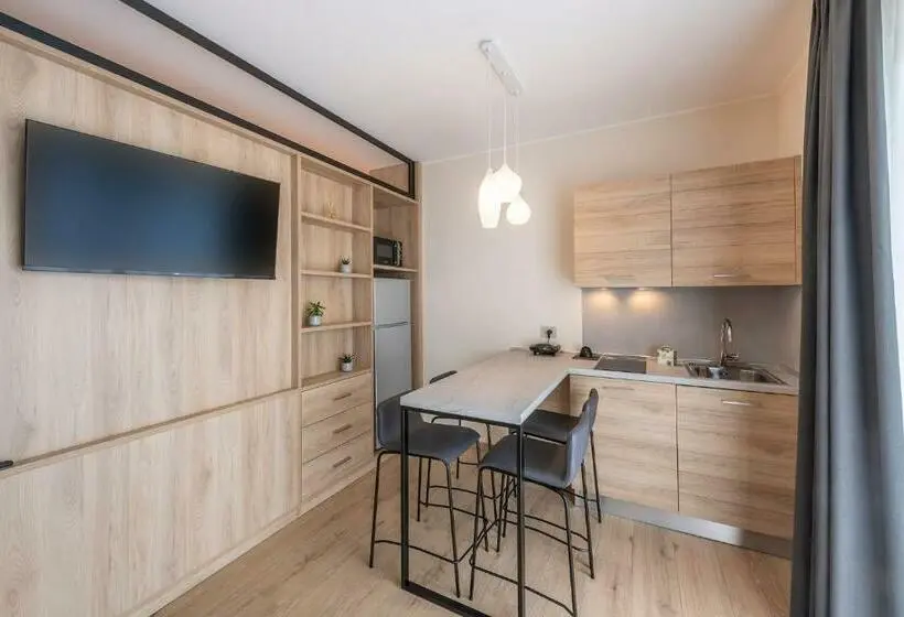 デラックススタジオ, Evo Suites Apartments