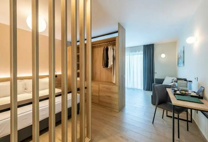 デラックススタジオ, Evo Suites Apartments