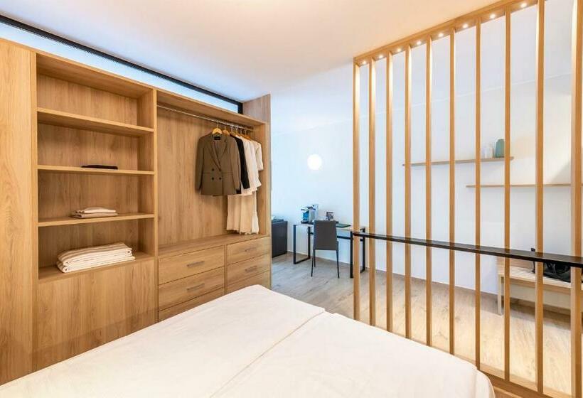 استودیوی لوکس, Evo Suites Apartments