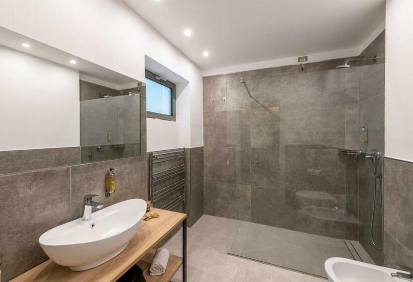 استودیوی لوکس, Evo Suites Apartments