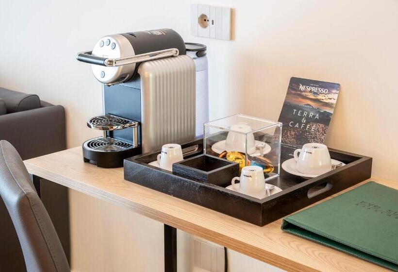 디럭스 스튜디오, Evo Suites Apartments