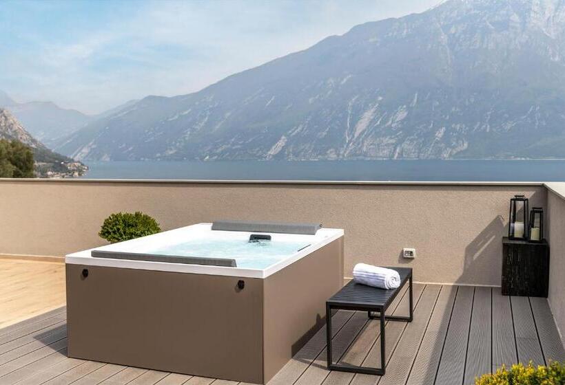 غرفة دور أخير, Evo Suites Apartments