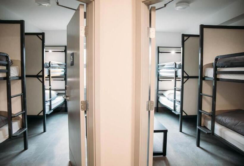 Кровать в Общей Комнате, Hi Jasper   Hostel