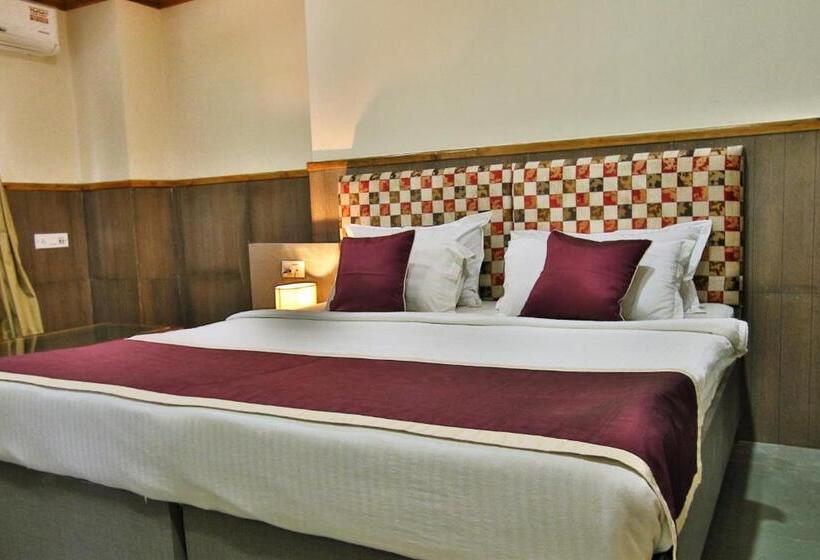 Люкс, Gateway Shillong