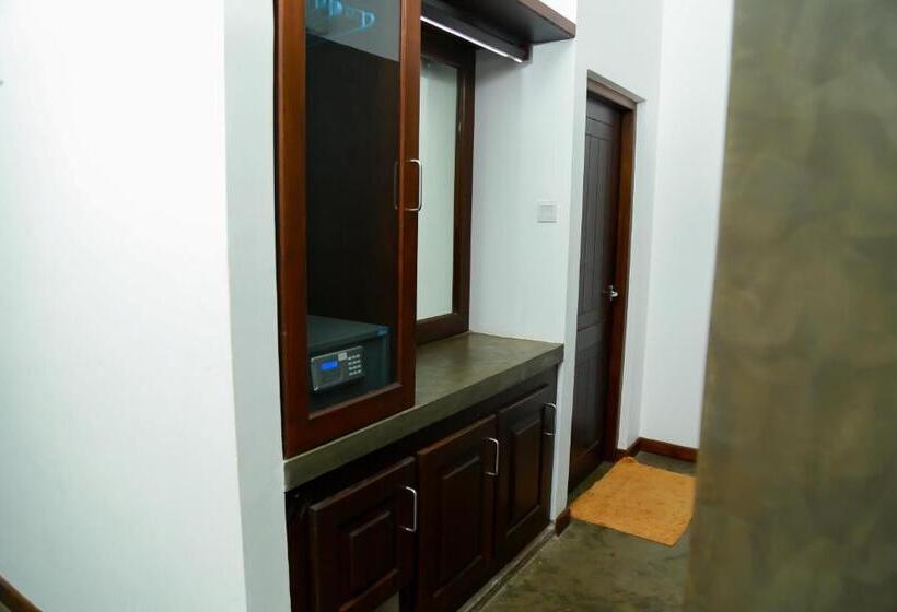 带泳池的标准三人间, Goyambokka Guesthouse