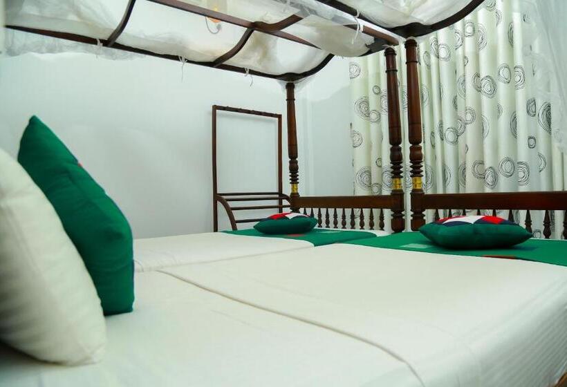 Номер Стандарт Вид на Бассейн, Goyambokka Guesthouse