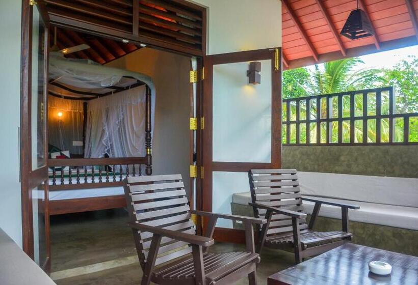 带泳池的标准三人间, Goyambokka Guesthouse