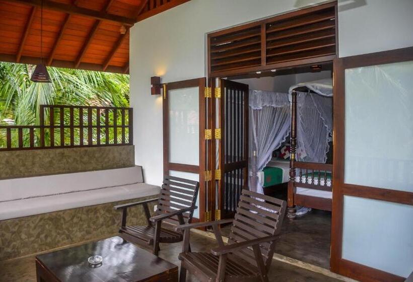 Номер Стандарт Вид на Бассейн, Goyambokka Guesthouse