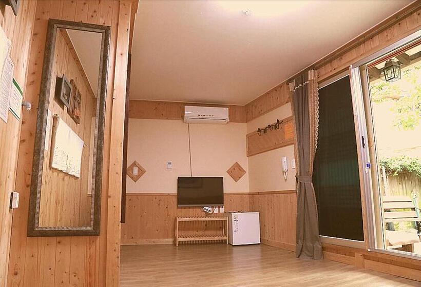 إستوديو قياسى, Hanok Story Guesthouse