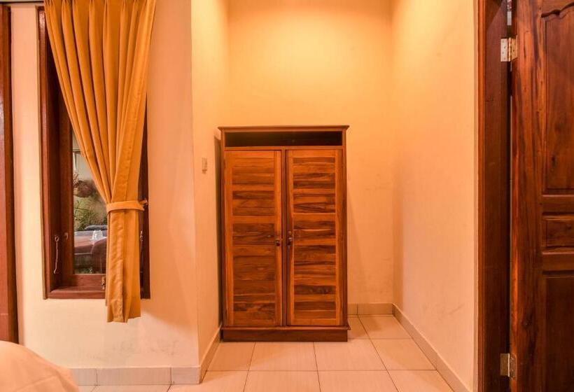 발코니 디럭스 룸, Kamar Suci House