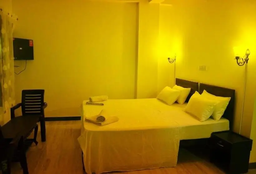 Camera Deluxe, Shiv Palace