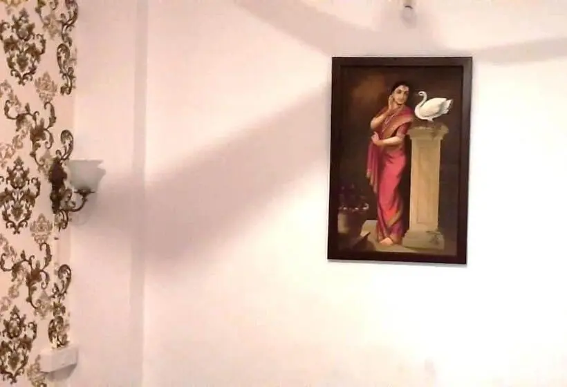 Camera Deluxe, Shiv Palace