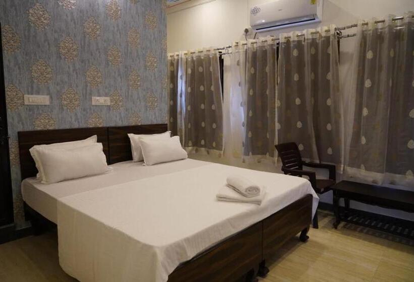 スタンダードルーム, Shiv Palace