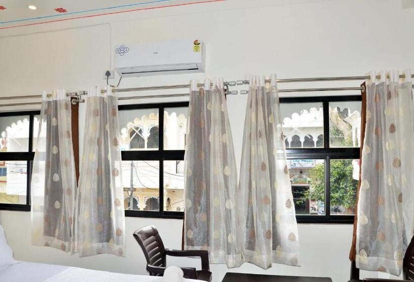 スタンダードルーム, Shiv Palace