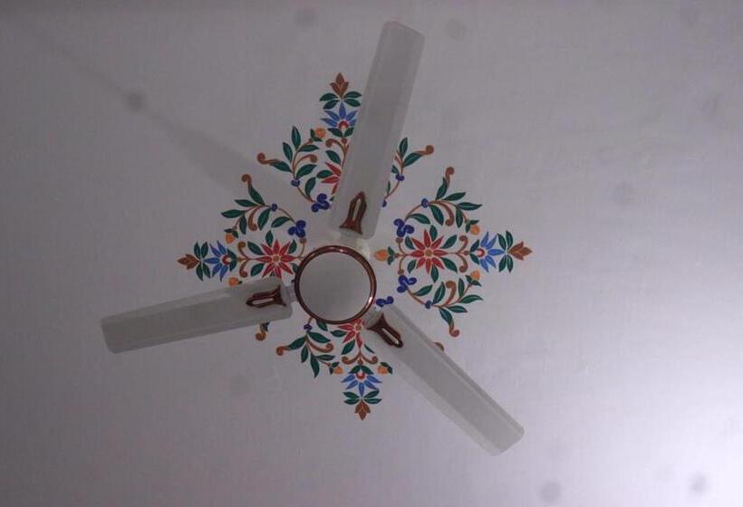 デラックスファミリールーム, Shiv Palace