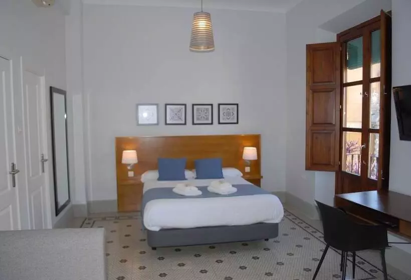 Camera Quadrupla Superiore, La Perla Granada Suites
