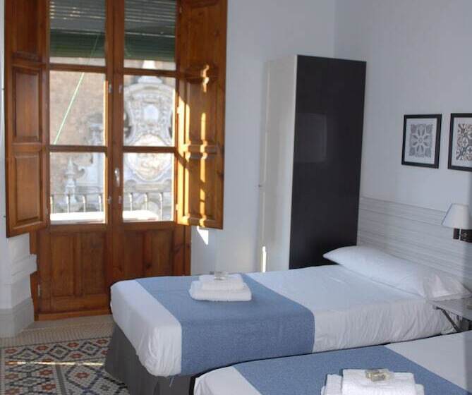 اتاق استاندارد سه نفره, La Perla Granada Suites