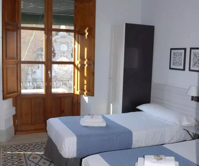 Camera Tripla Standard, La Perla Granada Suites