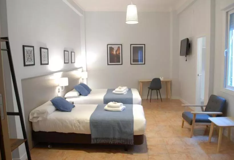 Camera Tripla Standard, La Perla Granada Suites