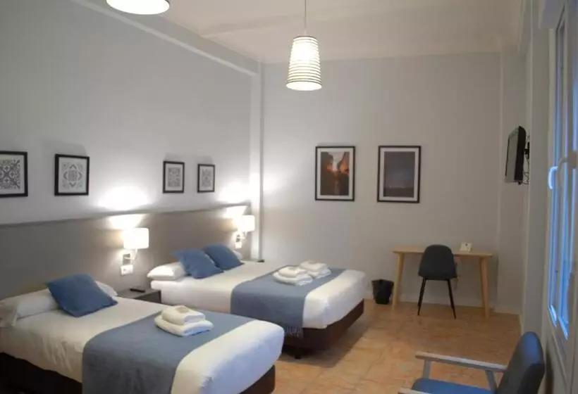Camera Tripla Standard, La Perla Granada Suites