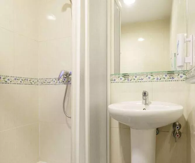Camera Tripla Standard, La Perla Granada Suites