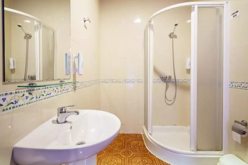 Camera Tripla Standard, La Perla Granada Suites