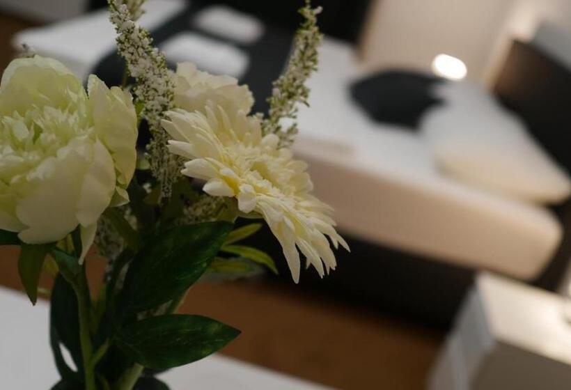 Pokój Deluxe, Bílý Koníček