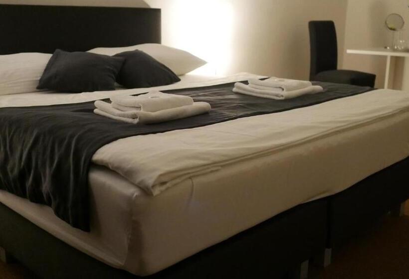 Pokój Deluxe, Bílý Koníček