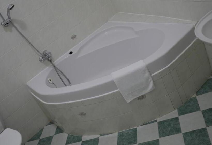 Pokój Czteroosobowy Deluxe, Bílý Koníček