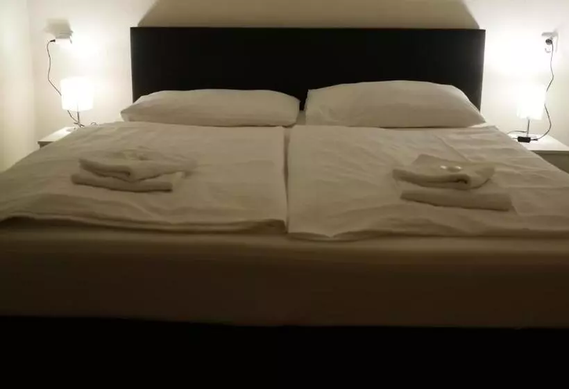デラックスの４人部屋, Bílý Koníček