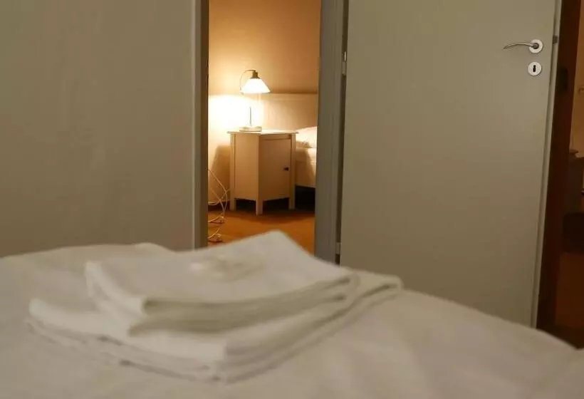 デラックスの４人部屋, Bílý Koníček