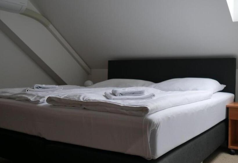 Pokój Ekonomiczny, Bílý Koníček