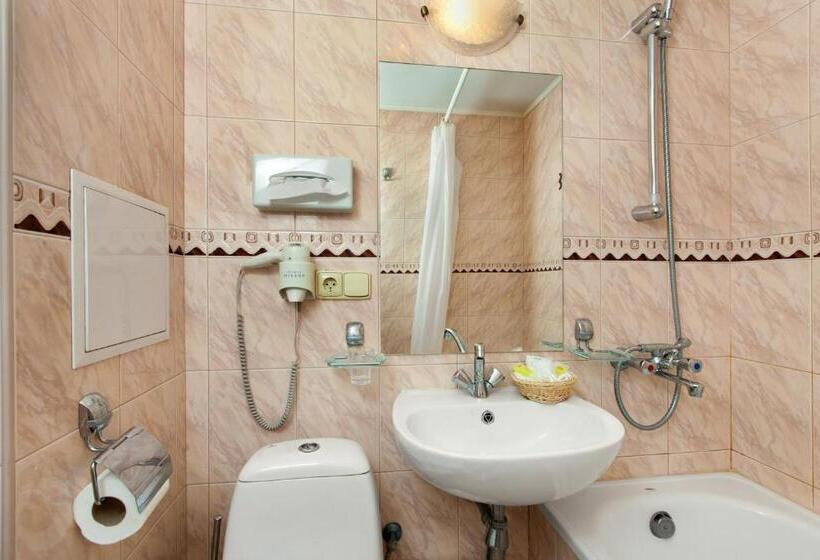 جناح جونيور, Conference Hotel Suputnyk