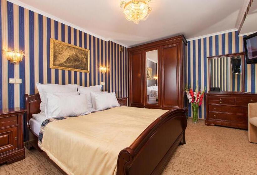 جناح, Conference Hotel Suputnyk