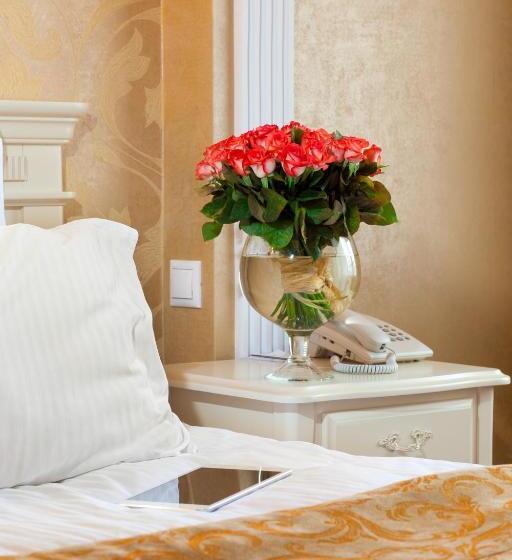 جناح ديلوكس, Conference Hotel Suputnyk