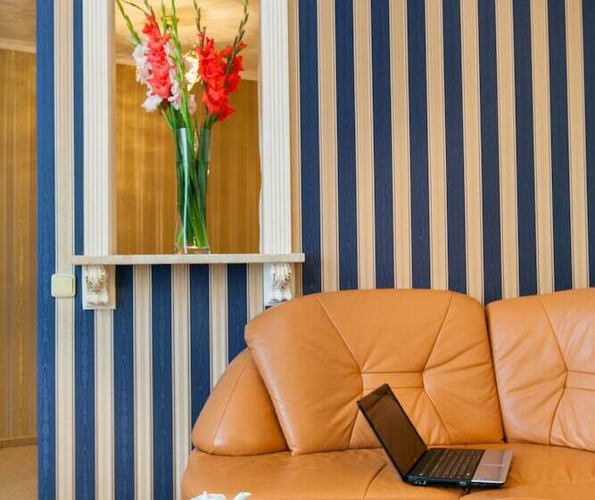 جناح جونيور, Conference Hotel Suputnyk