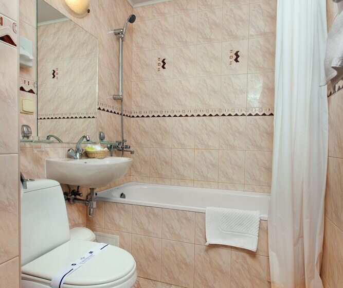 جناح جونيور, Conference Hotel Suputnyk