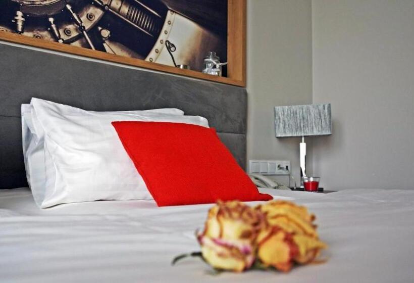 Quarto Deluxe, Forza